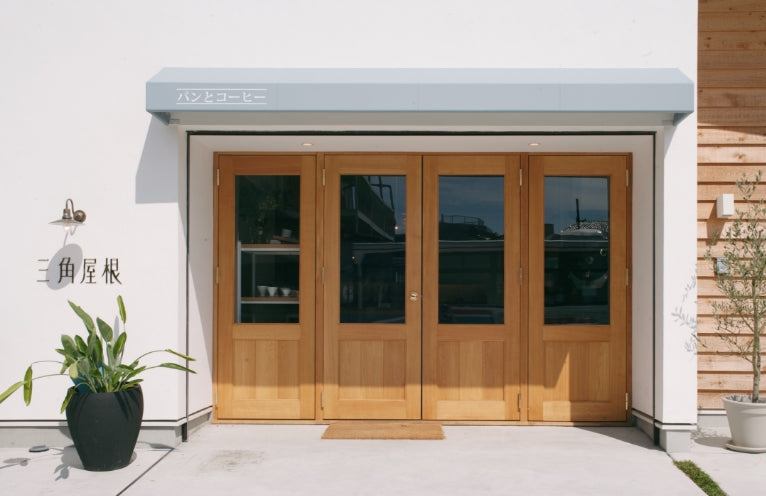 三角屋根 パンとコーヒー